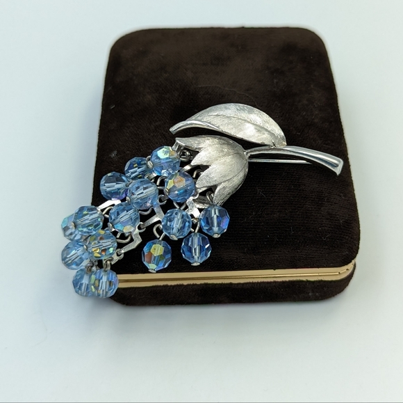 Vintage Silver Tone Articulated AB Blue Glass Beads Flower/Grape Branch Brooch - Picture 3 of 12